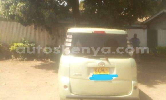 Buy Used Toyota Sienta Green Car in Nyeri in Central Kenya Buy Used Toyota Sienta Green Car in Nyeri in Central Kenya