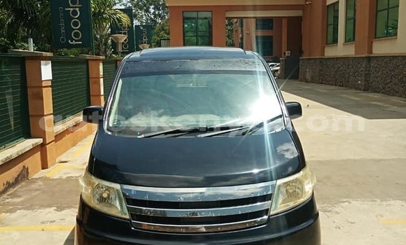 Nunua Ilio tumika Nissan Serena Nyeusi Gari ndani ya Kiambu nchini Kati Kenya