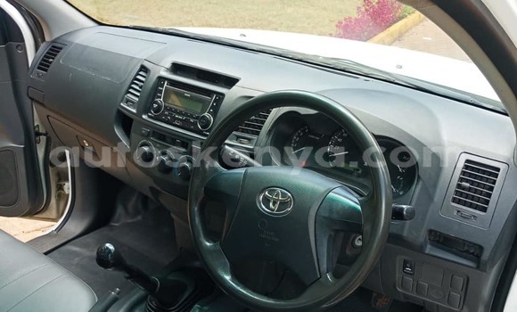 Nunua Ilio tumika Toyota Hilux Nyeupe Gari ndani ya Kiambu nchini Kati Kenya Nunua Ilio tumika Toyota Hilux Nyeupe Gari ndani ya Kiambu nchini Kati Kenya