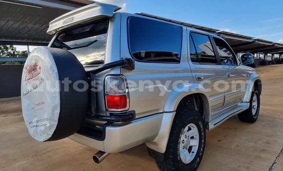 Oofamaa Toyota Surf White Makiinaa iti Kiambu keessatti Central Kenya keessatti Oofamaa Toyota Surf White Makiinaa iti Kiambu keessatti Central Kenya keessatti