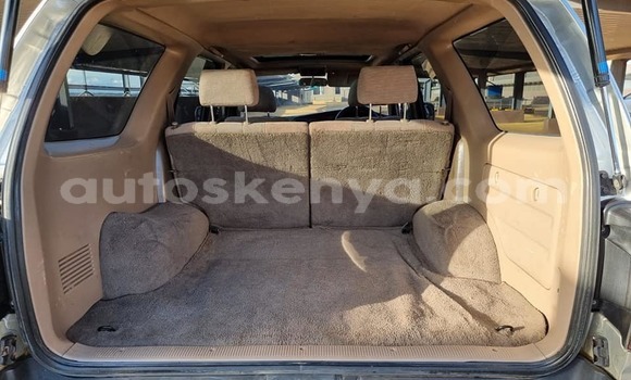 Oofamaa Toyota Surf White Makiinaa iti Kiambu keessatti Central Kenya keessatti Oofamaa Toyota Surf White Makiinaa iti Kiambu keessatti Central Kenya keessatti