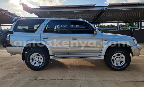 Oofamaa Toyota Surf White Makiinaa iti Kiambu keessatti Central Kenya keessatti Oofamaa Toyota Surf White Makiinaa iti Kiambu keessatti Central Kenya keessatti