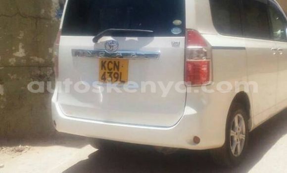 Oofamaa Toyota Noah White Makiinaa iti Nairobi keessatti Nairobi keessatti Oofamaa Toyota Noah White Makiinaa iti Nairobi keessatti Nairobi keessatti