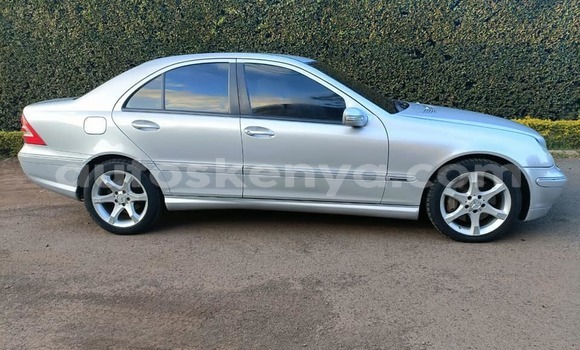 Nunua Ilio tumika Mercedes‒Benz C–Class Fedha Gari ndani ya Kiambu nchini Kati Kenya