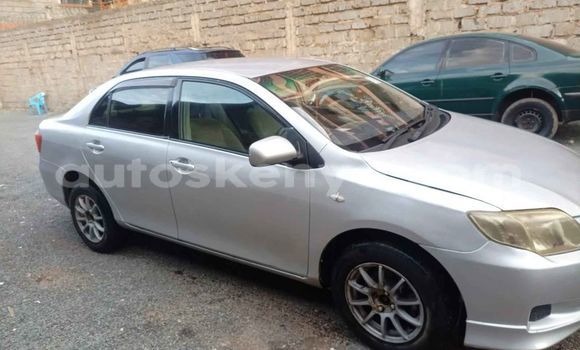 Oofamaa Toyota Axio Silver Makiinaa iti Nairobi keessatti Nairobi keessatti