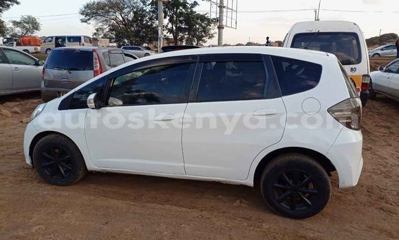 Nunua Ilio tumika Honda Fit Nyeupe Gari ndani ya Nairobi nchini Nairobi Nunua Ilio tumika Honda Fit Nyeupe Gari ndani ya Nairobi nchini Nairobi