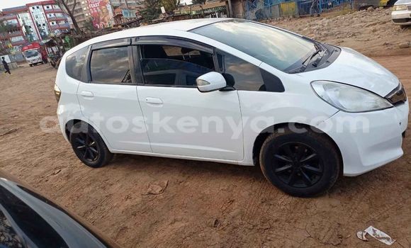 Nunua Ilio tumika Honda Fit Nyeupe Gari ndani ya Nairobi nchini Nairobi Nunua Ilio tumika Honda Fit Nyeupe Gari ndani ya Nairobi nchini Nairobi