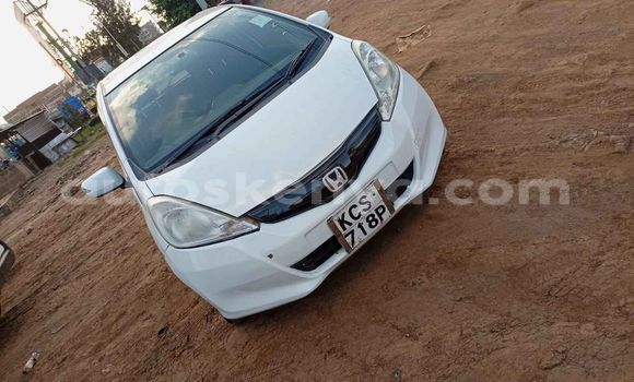 Nunua Ilio tumika Honda Fit Nyeupe Gari ndani ya Nairobi nchini Nairobi Nunua Ilio tumika Honda Fit Nyeupe Gari ndani ya Nairobi nchini Nairobi