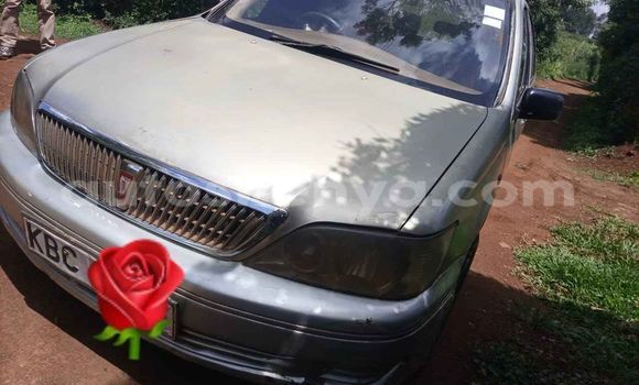 Nunua Ilio tumika Toyota Vista Fedha Gari ndani ya Nairobi nchini Nairobi