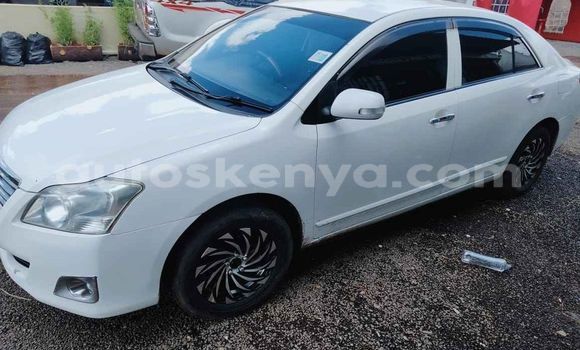 Oofamaa Toyota Premio White Makiinaa iti Nairobi keessatti Nairobi keessatti