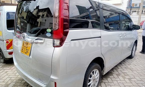 Nunua Ilio tumika Toyota Noah Fedha Gari ndani ya Mombasa nchini Kenya ya Pwani Nunua Ilio tumika Toyota Noah Fedha Gari ndani ya Mombasa nchini Kenya ya Pwani