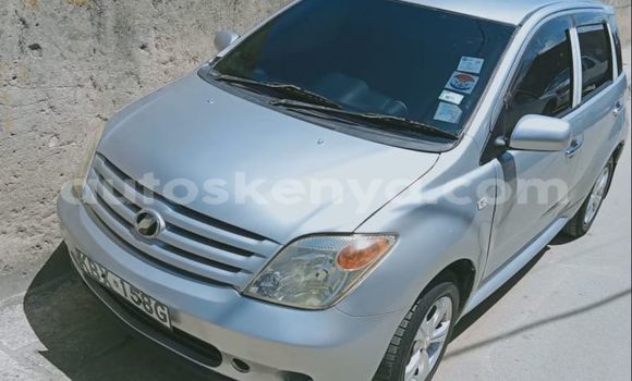 Oofamaa Toyota IST Silver Makiinaa iti Mombasa keessatti Coastal Kenya keessatti
