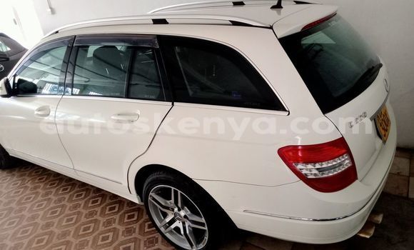 Nunua Ilio tumika Mercedes-Benz C-Classe Nyeupe Gari ndani ya Mombasa nchini Kenya ya Pwani Nunua Ilio tumika Mercedes-Benz C-Classe Nyeupe Gari ndani ya Mombasa nchini Kenya ya Pwani