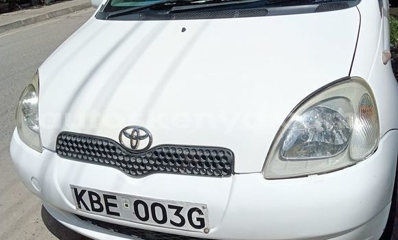 Nunua Ilio tumika Toyota Vitz Nyeupe Gari ndani ya Mombasa nchini Kenya ya Pwani