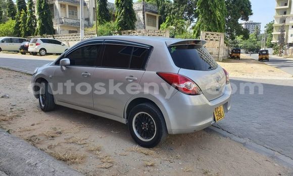 Nunua Ilio tumika Nissan tiida Fedha Gari ndani ya Mombasa nchini Kenya ya Pwani