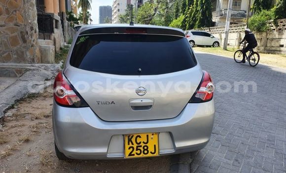 Nunua Ilio tumika Nissan tiida Fedha Gari ndani ya Mombasa nchini Kenya ya Pwani Nunua Ilio tumika Nissan tiida Fedha Gari ndani ya Mombasa nchini Kenya ya Pwani