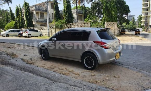 Nunua Ilio tumika Nissan tiida Fedha Gari ndani ya Mombasa nchini Kenya ya Pwani Nunua Ilio tumika Nissan tiida Fedha Gari ndani ya Mombasa nchini Kenya ya Pwani