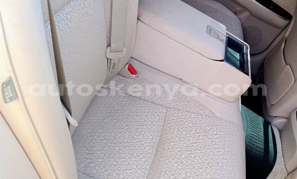 Nunua Ilio tumika Toyota Crown Nyeupe Gari ndani ya Mombasa nchini Kenya ya Pwani Nunua Ilio tumika Toyota Crown Nyeupe Gari ndani ya Mombasa nchini Kenya ya Pwani