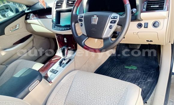 Nunua Ilio tumika Toyota Crown Nyeupe Gari ndani ya Mombasa nchini Kenya ya Pwani Nunua Ilio tumika Toyota Crown Nyeupe Gari ndani ya Mombasa nchini Kenya ya Pwani
