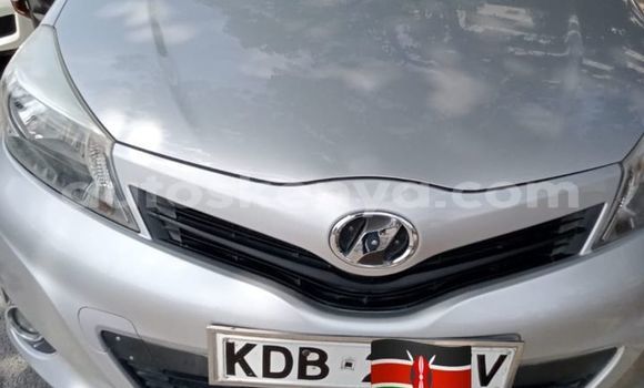 Oofamaa Toyota Vitz Silver Makiinaa iti Mombasa keessatti Coastal Kenya keessatti