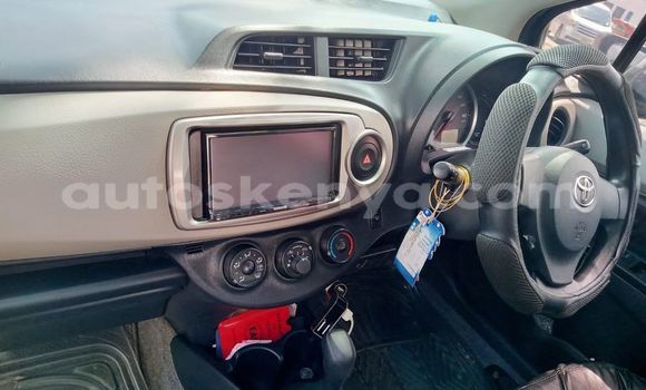Nunua Ilio tumika Toyota Vitz Fedha Gari ndani ya Mombasa nchini Kenya ya Pwani Nunua Ilio tumika Toyota Vitz Fedha Gari ndani ya Mombasa nchini Kenya ya Pwani
