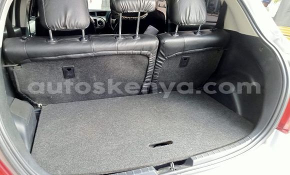 Nunua Ilio tumika Toyota Vitz Fedha Gari ndani ya Mombasa nchini Kenya ya Pwani Nunua Ilio tumika Toyota Vitz Fedha Gari ndani ya Mombasa nchini Kenya ya Pwani
