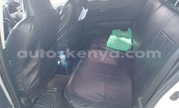 Nunua Ilio tumika Toyota Vitz Fedha Gari ndani ya Mombasa nchini Kenya ya Pwani Nunua Ilio tumika Toyota Vitz Fedha Gari ndani ya Mombasa nchini Kenya ya Pwani