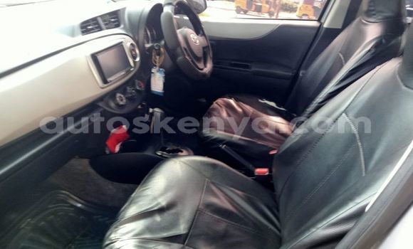 Nunua Ilio tumika Toyota Vitz Fedha Gari ndani ya Mombasa nchini Kenya ya Pwani Nunua Ilio tumika Toyota Vitz Fedha Gari ndani ya Mombasa nchini Kenya ya Pwani