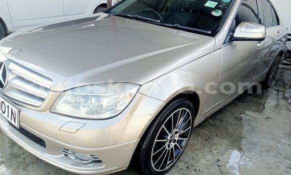 Nunua Ilio tumika Mercedes‒Benz C–Class Fedha Gari ndani ya Mombasa nchini Kenya ya Pwani Nunua Ilio tumika Mercedes‒Benz C–Class Fedha Gari ndani ya Mombasa nchini Kenya ya Pwani