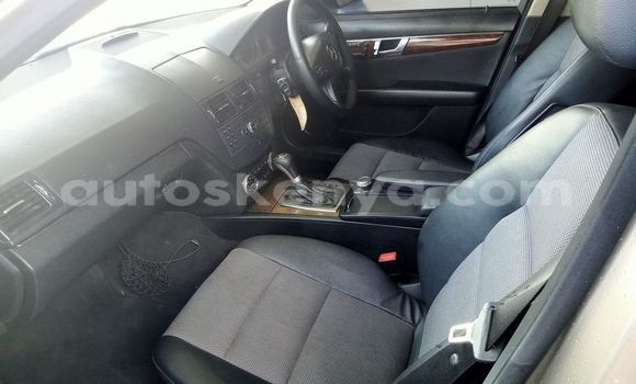 Nunua Ilio tumika Mercedes‒Benz C–Class Fedha Gari ndani ya Mombasa nchini Kenya ya Pwani Nunua Ilio tumika Mercedes‒Benz C–Class Fedha Gari ndani ya Mombasa nchini Kenya ya Pwani