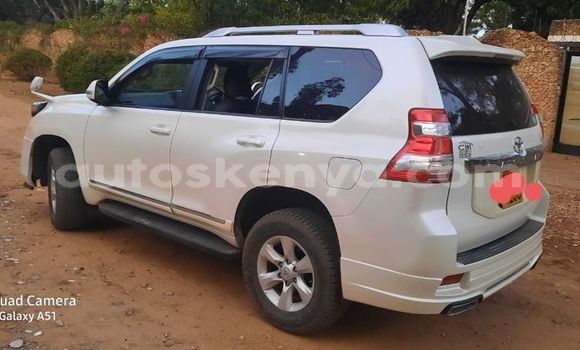 Nunua Ilio tumika Toyota Land Cruiser Prado Nyeupe Gari ndani ya Mombasa nchini Kenya ya Pwani Nunua Ilio tumika Toyota Land Cruiser Prado Nyeupe Gari ndani ya Mombasa nchini Kenya ya Pwani