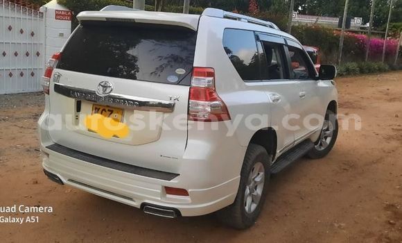 Nunua Ilio tumika Toyota Land Cruiser Prado Nyeupe Gari ndani ya Mombasa nchini Kenya ya Pwani Nunua Ilio tumika Toyota Land Cruiser Prado Nyeupe Gari ndani ya Mombasa nchini Kenya ya Pwani