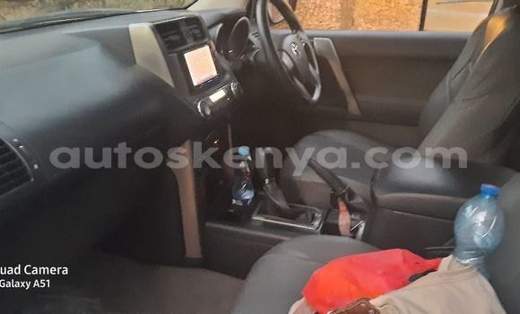 Nunua Ilio tumika Toyota Land Cruiser Prado Nyeupe Gari ndani ya Mombasa nchini Kenya ya Pwani Nunua Ilio tumika Toyota Land Cruiser Prado Nyeupe Gari ndani ya Mombasa nchini Kenya ya Pwani