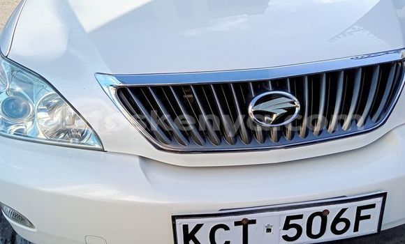 Oofamaa Toyota Harrier White Makiinaa iti Mombasa keessatti Coastal Kenya keessatti Oofamaa Toyota Harrier White Makiinaa iti Mombasa keessatti Coastal Kenya keessatti