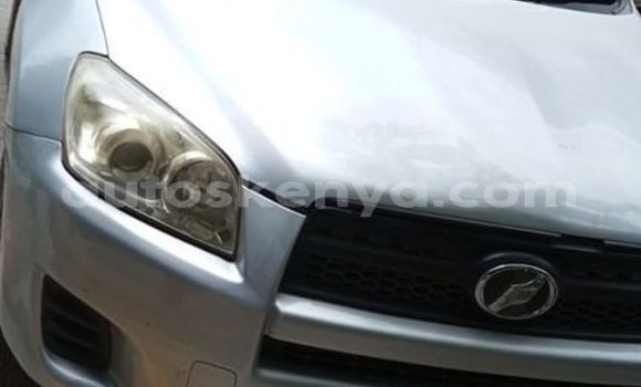 Oofamaa Toyota RAV4 Silver Makiinaa iti Mombasa keessatti Coastal Kenya keessatti Oofamaa Toyota RAV4 Silver Makiinaa iti Mombasa keessatti Coastal Kenya keessatti