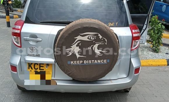 Nunua Ilio tumika Toyota RAV4 Fedha Gari ndani ya Mombasa nchini Kenya ya Pwani Nunua Ilio tumika Toyota RAV4 Fedha Gari ndani ya Mombasa nchini Kenya ya Pwani