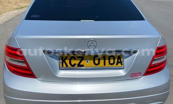 Nunua Ilio tumika Mercedes‒Benz C–Class Fedha Gari ndani ya Mombasa nchini Kenya ya Pwani Nunua Ilio tumika Mercedes‒Benz C–Class Fedha Gari ndani ya Mombasa nchini Kenya ya Pwani