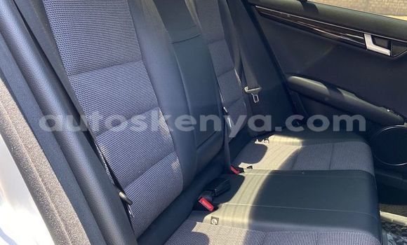 Nunua Ilio tumika Mercedes‒Benz C–Class Fedha Gari ndani ya Mombasa nchini Kenya ya Pwani Nunua Ilio tumika Mercedes‒Benz C–Class Fedha Gari ndani ya Mombasa nchini Kenya ya Pwani