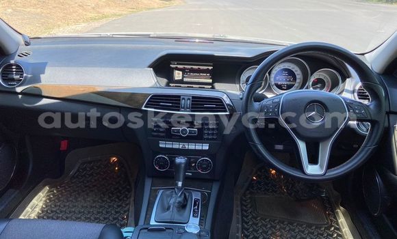Nunua Ilio tumika Mercedes‒Benz C–Class Fedha Gari ndani ya Mombasa nchini Kenya ya Pwani Nunua Ilio tumika Mercedes‒Benz C–Class Fedha Gari ndani ya Mombasa nchini Kenya ya Pwani