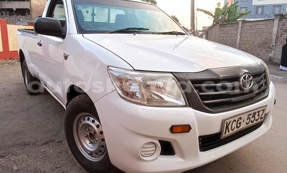 Nunua Ilio tumika Toyota Hilux Nyeupe Gari ndani ya Nairobi nchini Nairobi