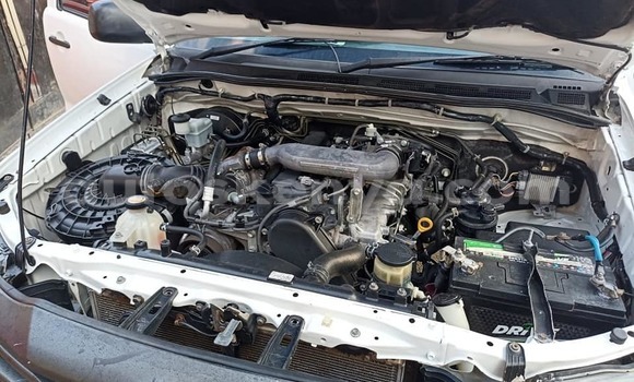 Oofamaa Toyota Hilux White Makiinaa iti Nairobi keessatti Nairobi keessatti Oofamaa Toyota Hilux White Makiinaa iti Nairobi keessatti Nairobi keessatti