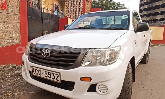 Nunua Ilio tumika Toyota Hilux Nyeupe Gari ndani ya Nairobi nchini Nairobi