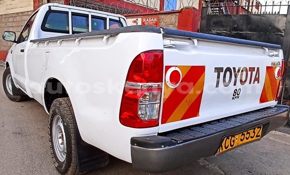 Oofamaa Toyota Hilux White Makiinaa iti Nairobi keessatti Nairobi keessatti Oofamaa Toyota Hilux White Makiinaa iti Nairobi keessatti Nairobi keessatti