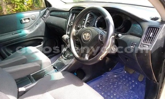 Oofamaa Toyota Kluger Silver Makiinaa iti Nairobi keessatti Nairobi keessatti Oofamaa Toyota Kluger Silver Makiinaa iti Nairobi keessatti Nairobi keessatti