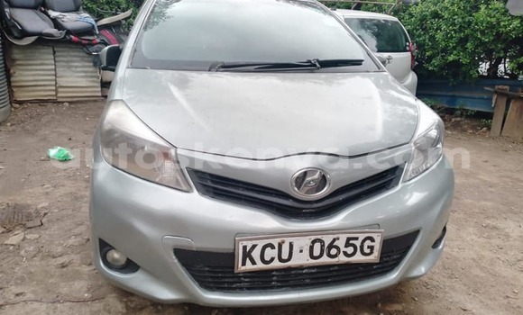 Nunua Ilio tumika Toyota Vitz Fedha Gari ndani ya Nairobi nchini Nairobi