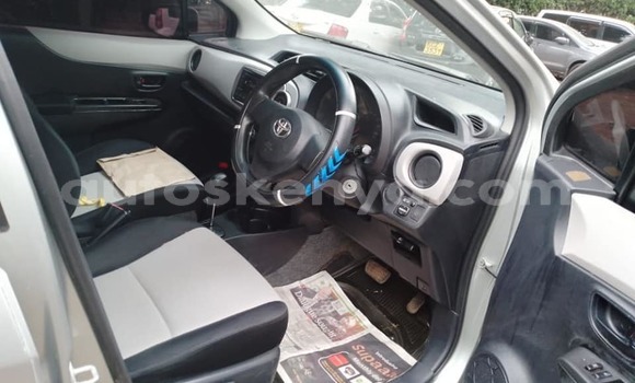 Oofamaa Toyota Vitz Silver Makiinaa iti Nairobi keessatti Nairobi keessatti Oofamaa Toyota Vitz Silver Makiinaa iti Nairobi keessatti Nairobi keessatti