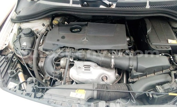 Oofamaa Mercedes‒Benz B-klasse White Makiinaa iti Nairobi keessatti Nairobi keessatti Oofamaa Mercedes‒Benz B-klasse White Makiinaa iti Nairobi keessatti Nairobi keessatti