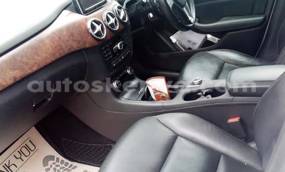 Oofamaa Mercedes‒Benz B-klasse White Makiinaa iti Nairobi keessatti Nairobi keessatti Oofamaa Mercedes‒Benz B-klasse White Makiinaa iti Nairobi keessatti Nairobi keessatti