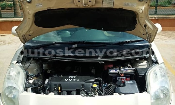 Oofamaa Toyota Vitz White Makiinaa iti Nairobi keessatti Nairobi keessatti Oofamaa Toyota Vitz White Makiinaa iti Nairobi keessatti Nairobi keessatti