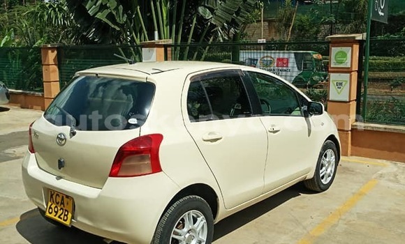 Oofamaa Toyota Vitz White Makiinaa iti Nairobi keessatti Nairobi keessatti Oofamaa Toyota Vitz White Makiinaa iti Nairobi keessatti Nairobi keessatti